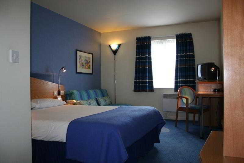 Holiday Inn Express Peterborough, An Ihg Hotel Zewnętrze zdjęcie