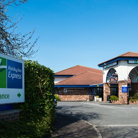 Holiday Inn Express Peterborough, An Ihg Hotel Zewnętrze zdjęcie