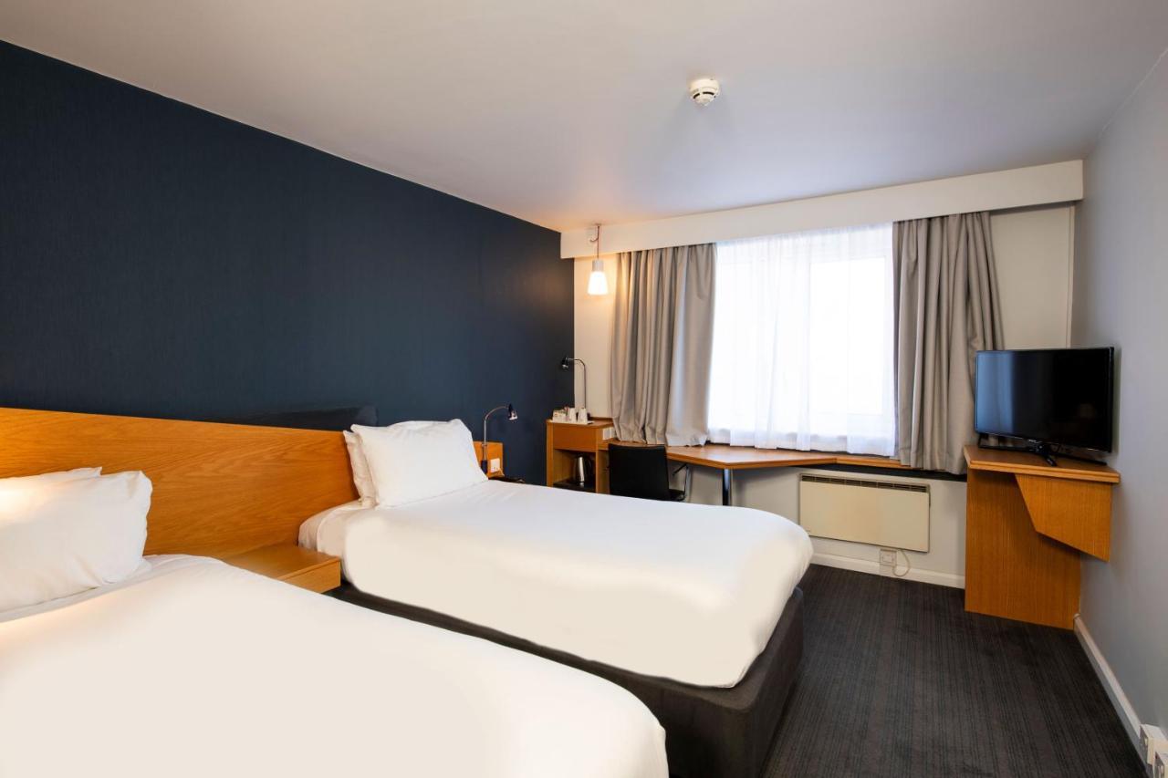 Holiday Inn Express Peterborough, An Ihg Hotel Zewnętrze zdjęcie