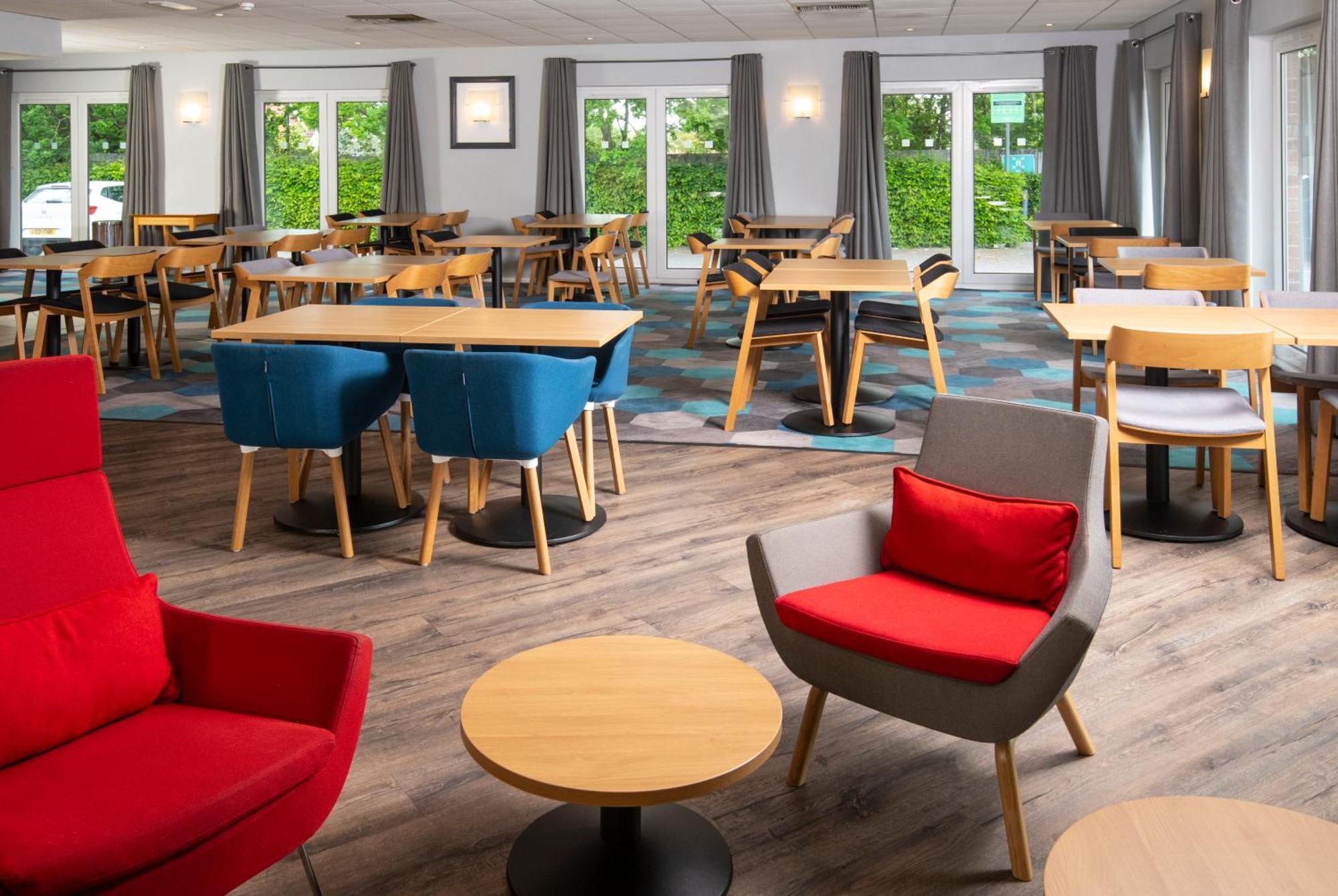 Holiday Inn Express Peterborough, An Ihg Hotel Zewnętrze zdjęcie