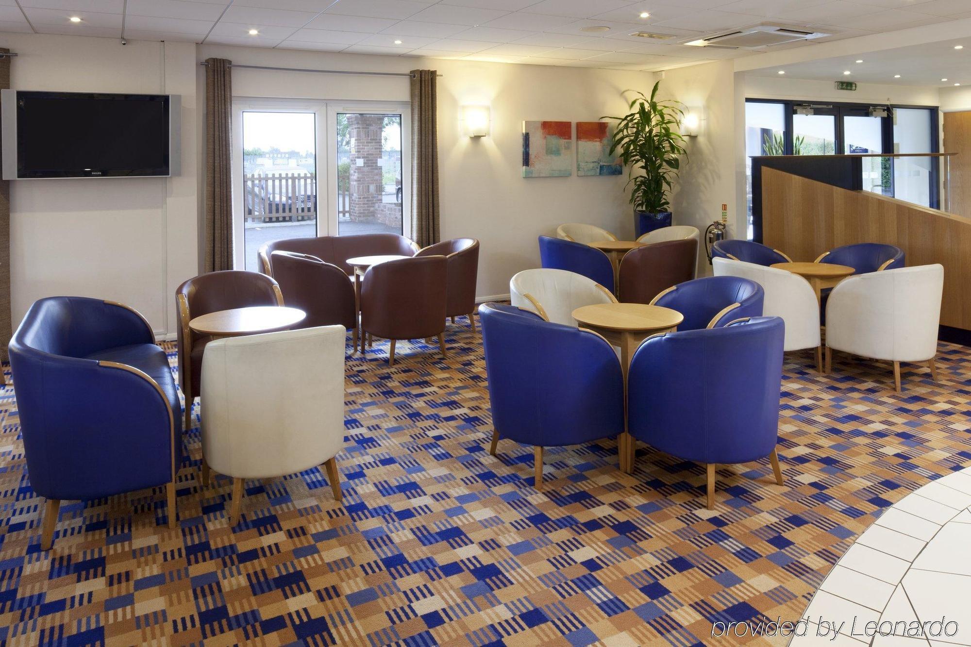 Holiday Inn Express Peterborough, An Ihg Hotel Zewnętrze zdjęcie