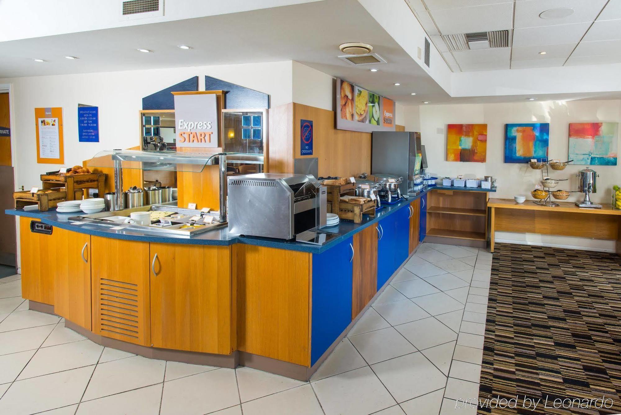 Holiday Inn Express Peterborough, An Ihg Hotel Zewnętrze zdjęcie